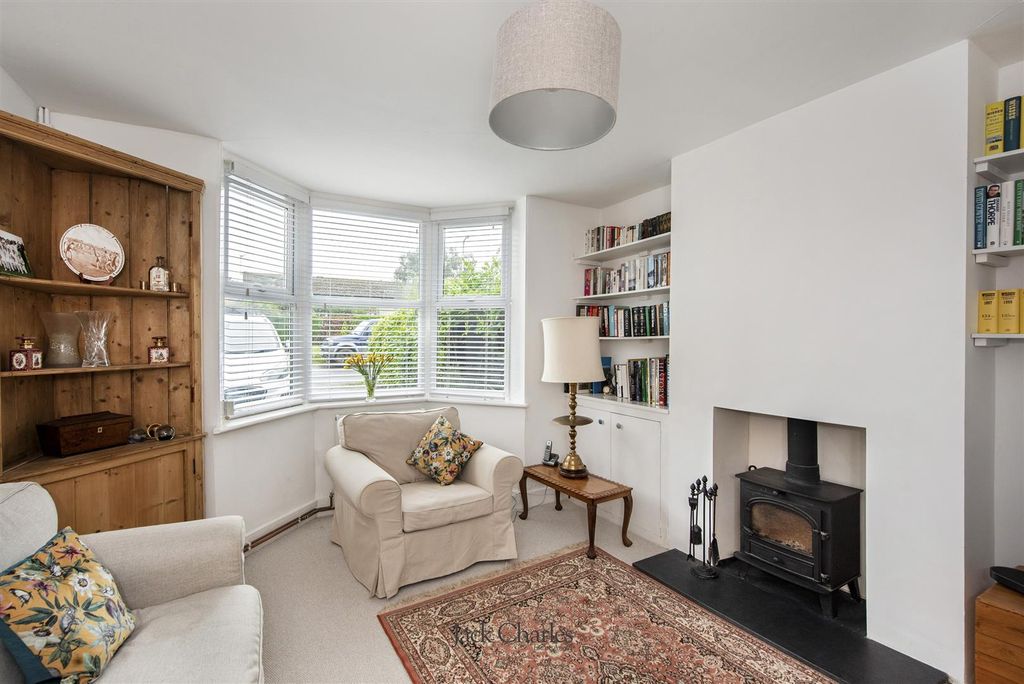 Property photo 3 of 16 2 Alderbrook Cottages, Stone Cross Rd, Tn6 3Df 003