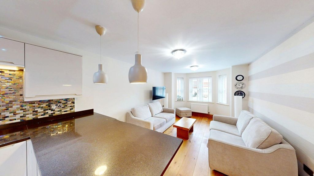 Property photo 2 of 16 Lounge/Kitchen