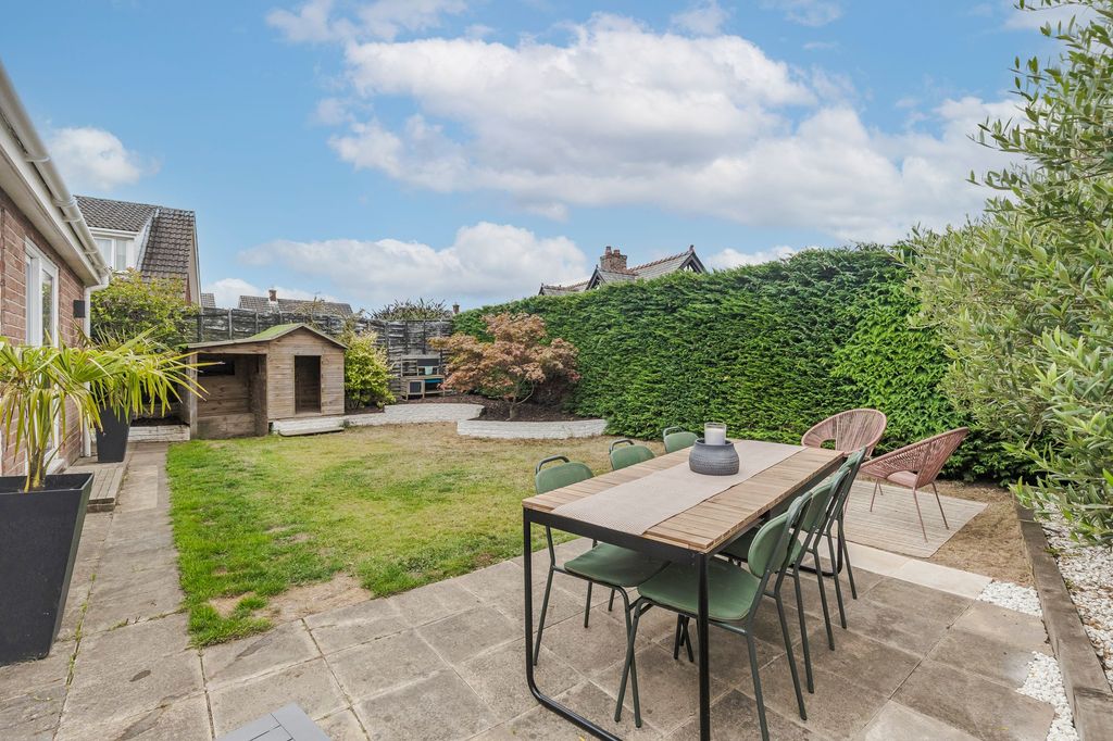 Property photo 2 of 32