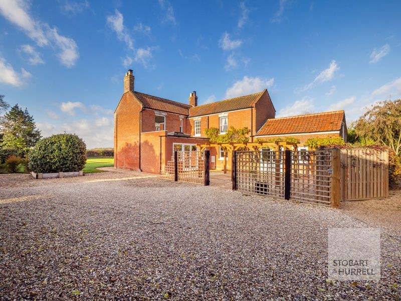 Property photo 3 of 39 Close Rear