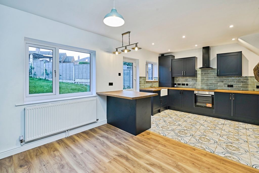 Property photo 2 of 27 Pbox-Img.Jpg