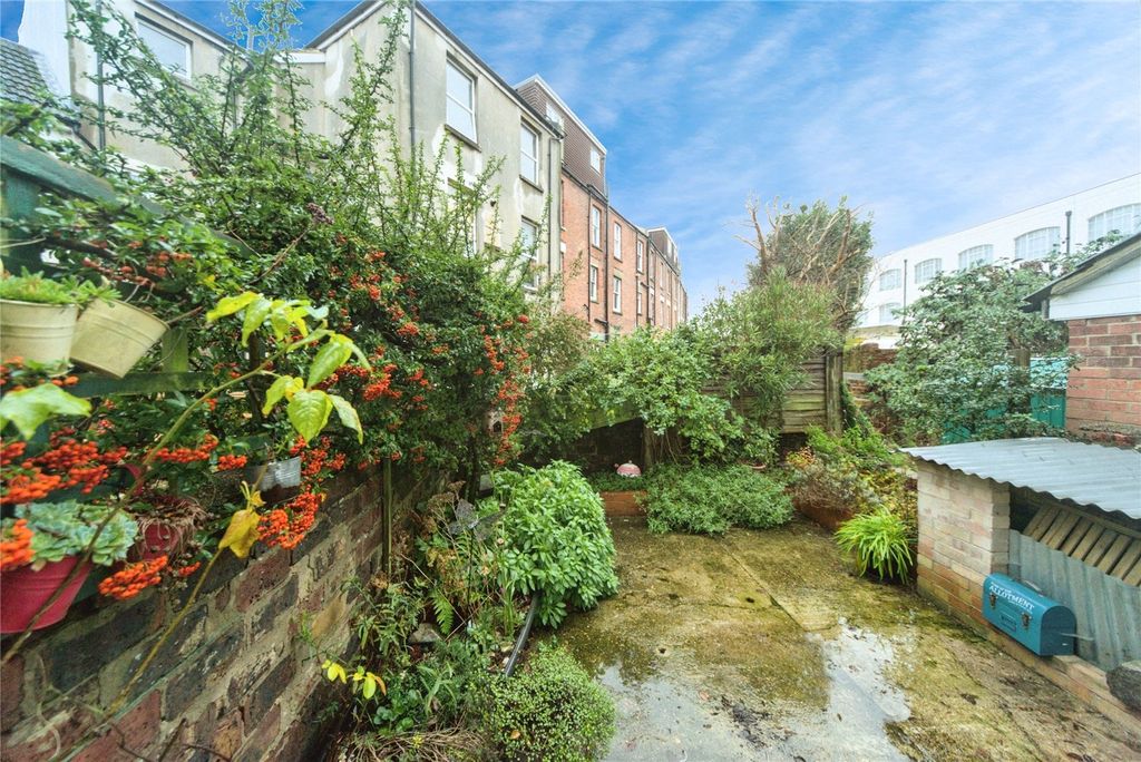 Property photo 2 of 13 Picture No. 11