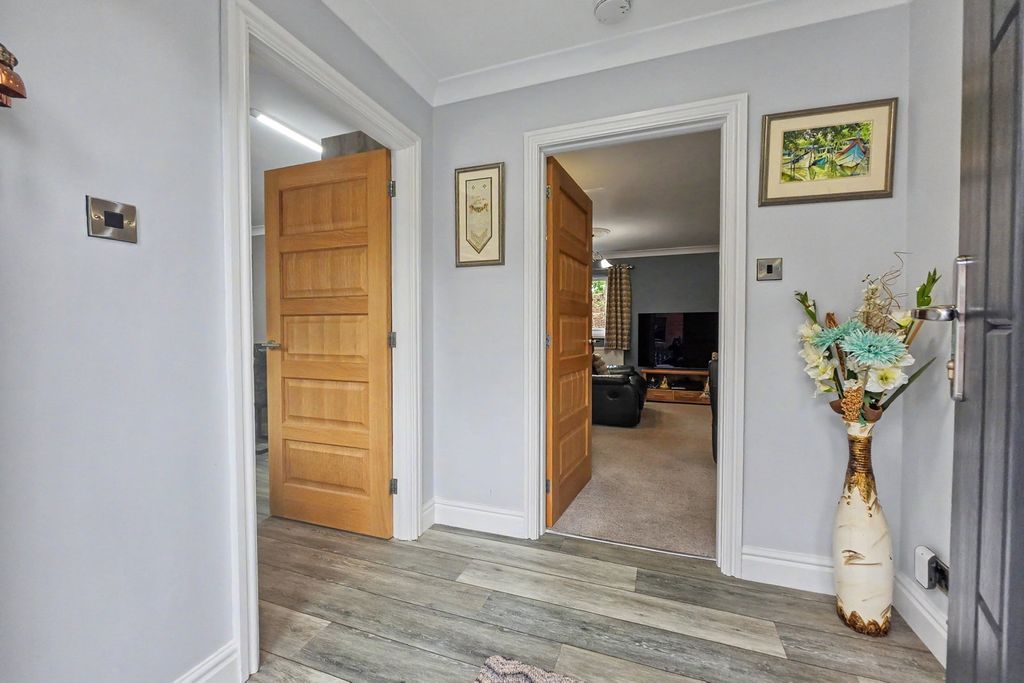 Property photo 2 of 23