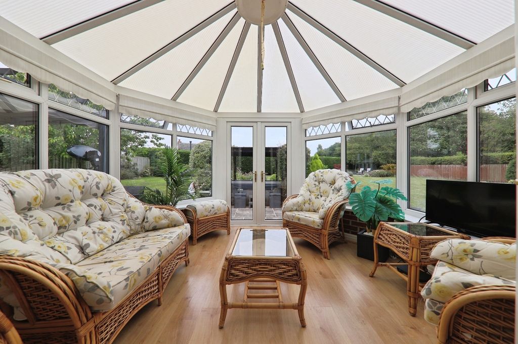 Property photo 2 of 27 4389785