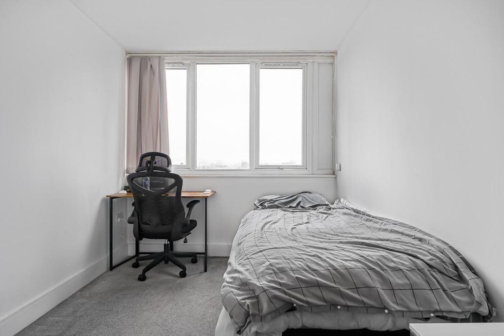 Property photo 2 of 18 Bedroom