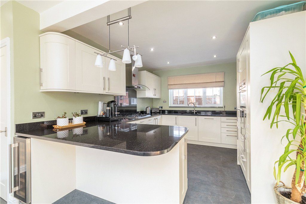 Property photo 2 of 28 Kitchen