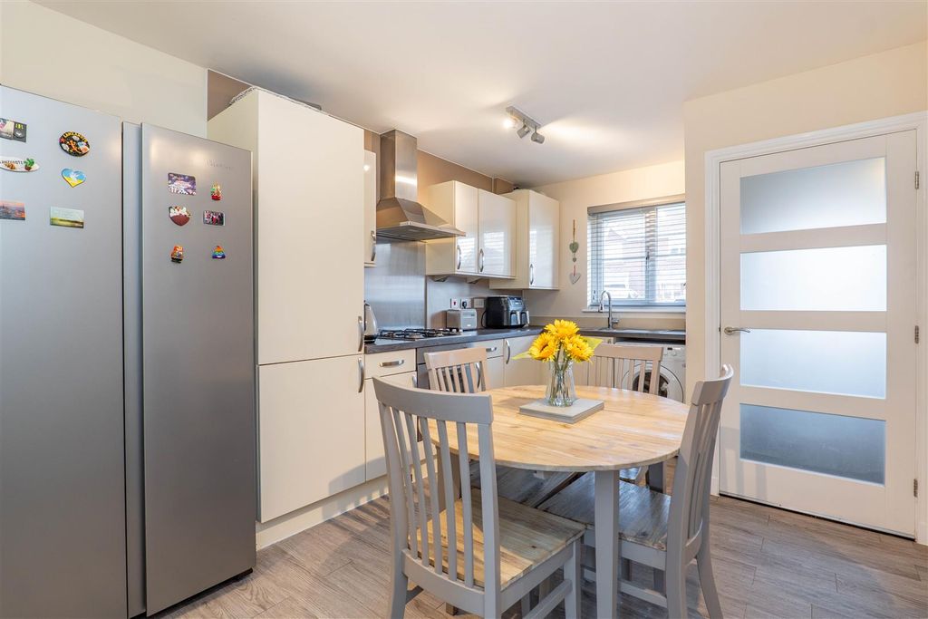 Property photo 3 of 21 Kitchen/Diner