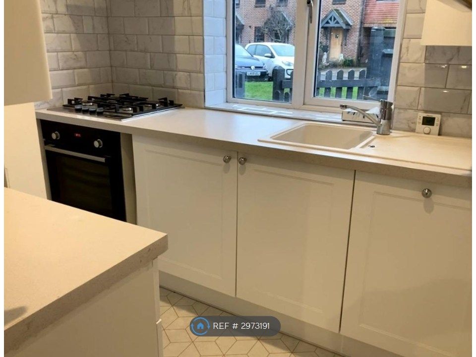 Property photo 3 of 18 Kitchen