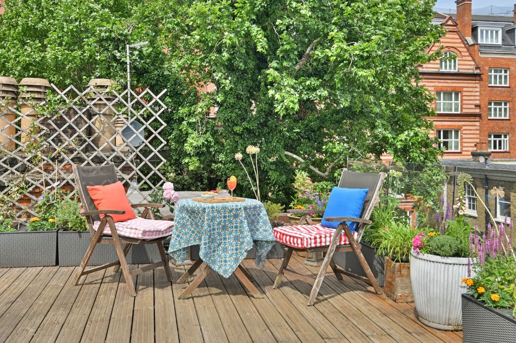 Property photo 1 of 20 Roof Garden