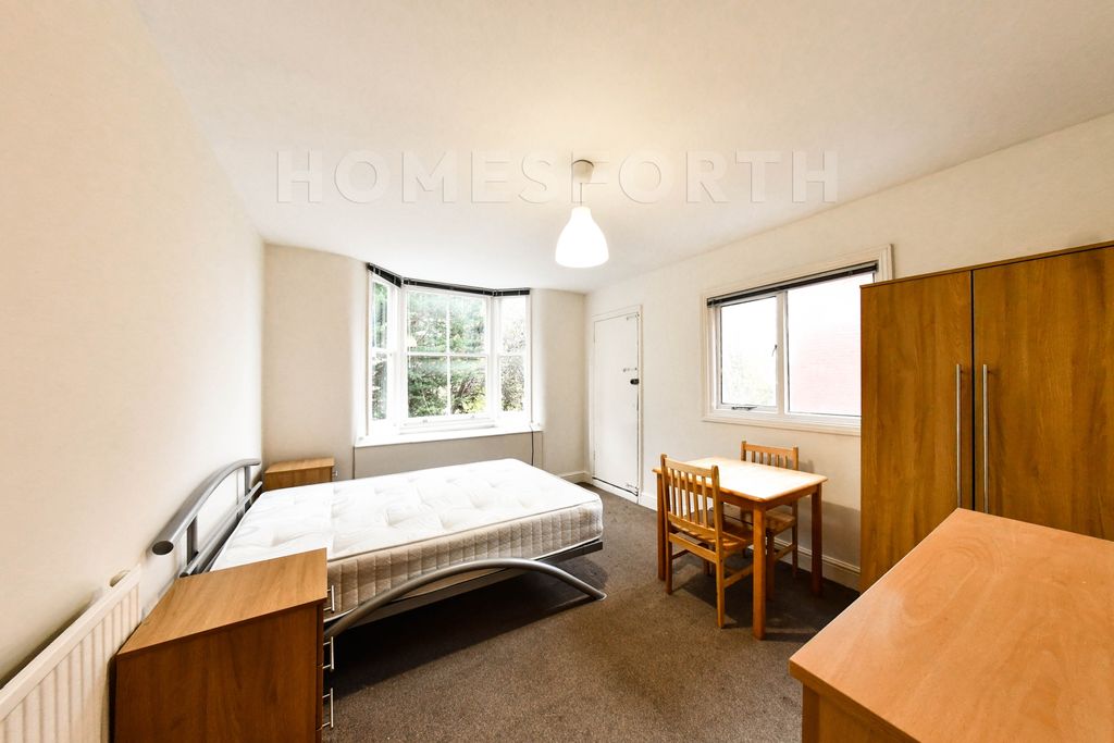 Property photo 1 of 8 Photo 3