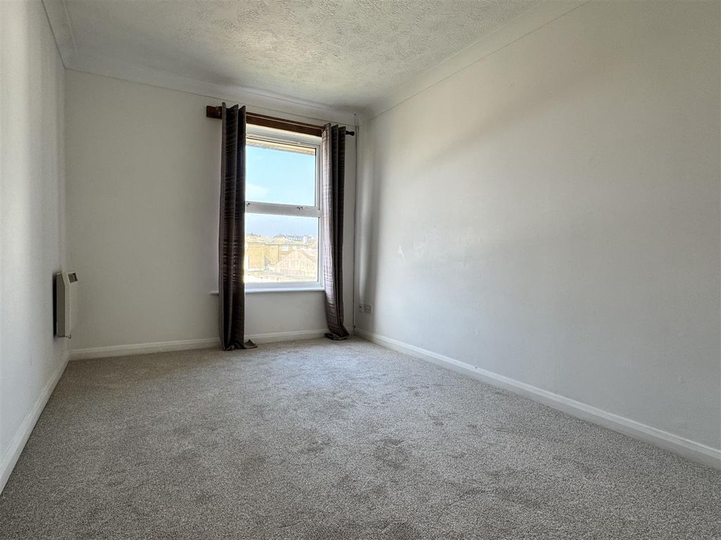 Property photo 2 of 8 Bedroom