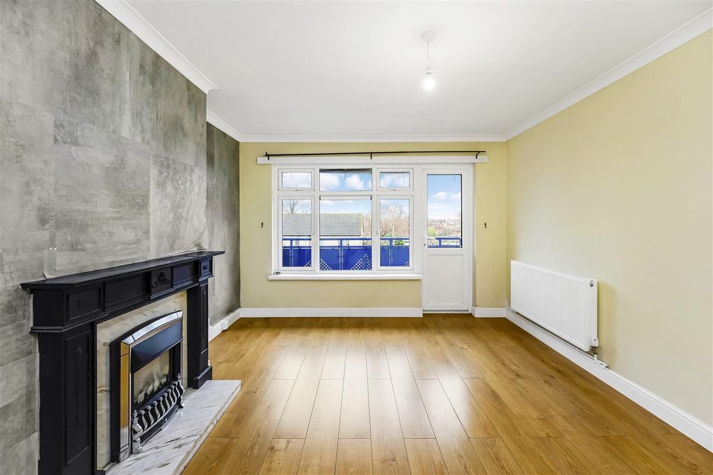 Property photo 3 of 20 29 Cherrydown Avenue-18.Jpg