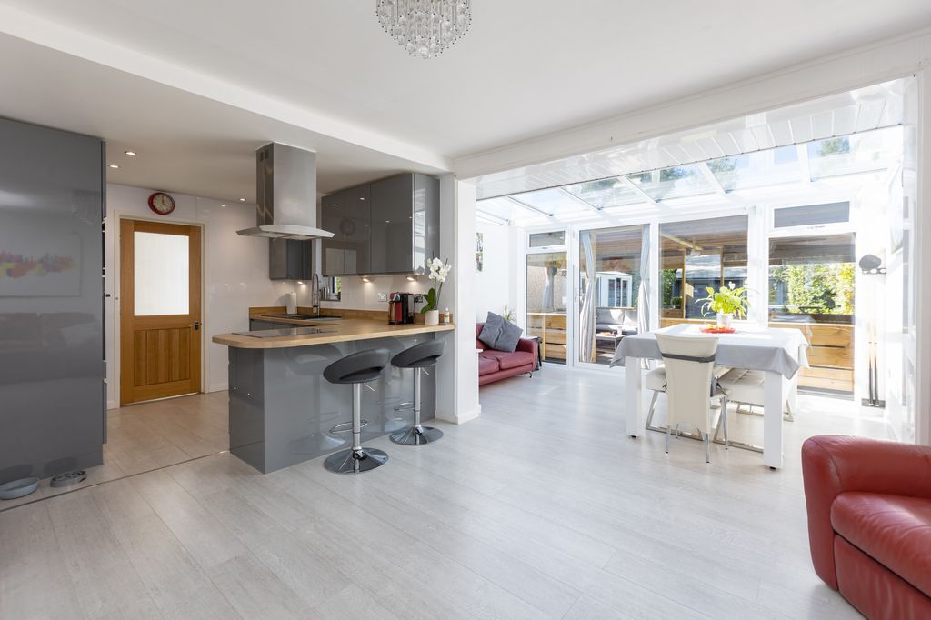 Property photo 2 of 36