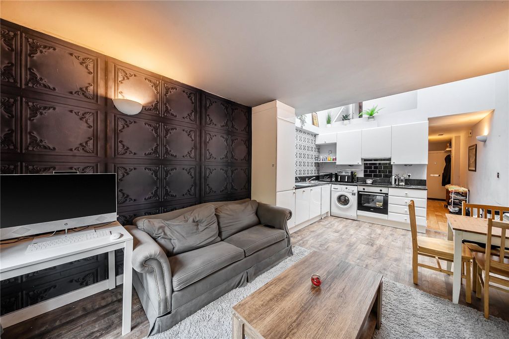 Property photo 3 of 10 Picture No. 13