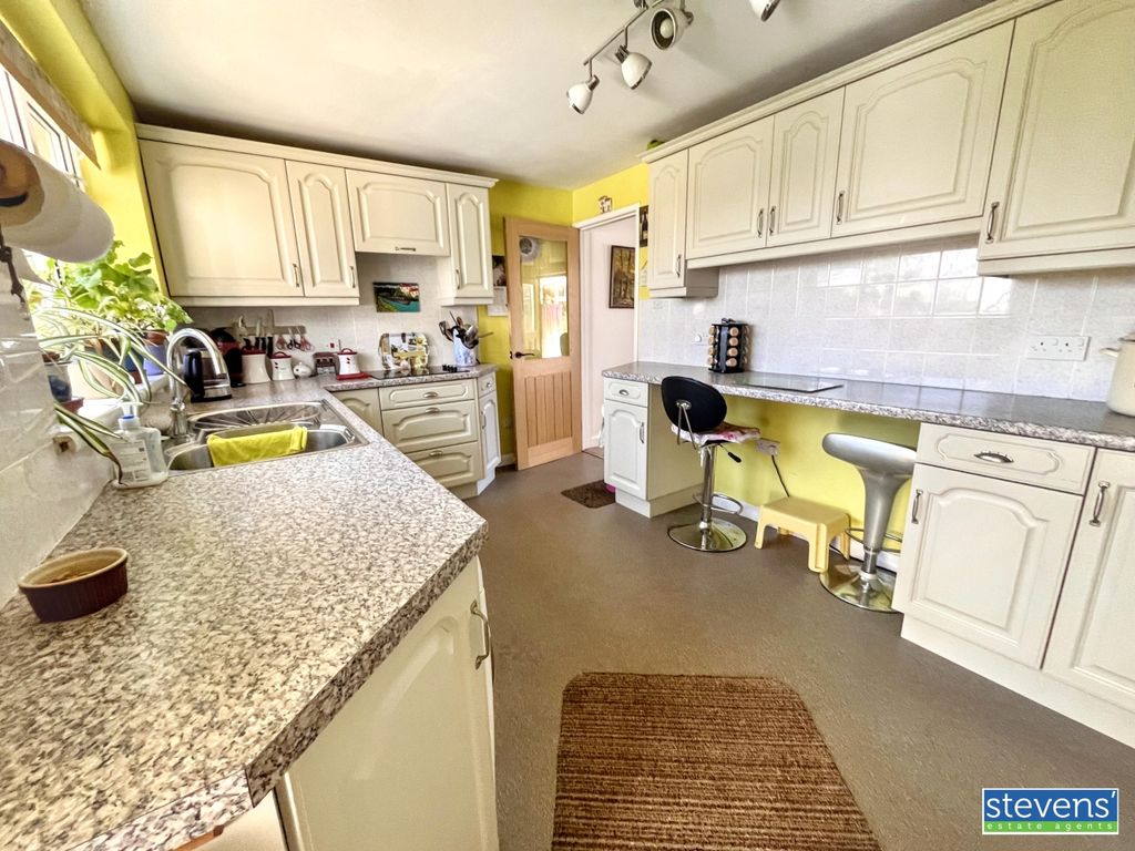 Property photo 3 of 24 Image00002 (16)