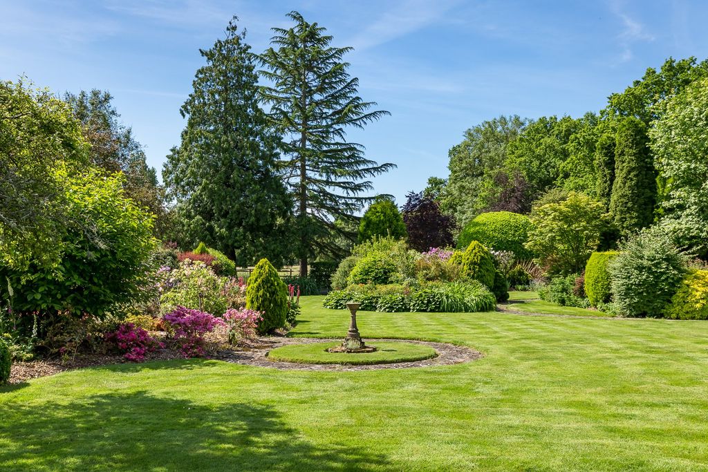 Property photo 2 of 23 Picture No. 30