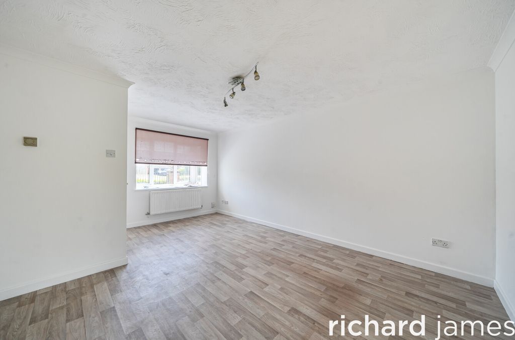 Property photo 3 of 15 28dcc50362524Bdf9B4437Df496894d1