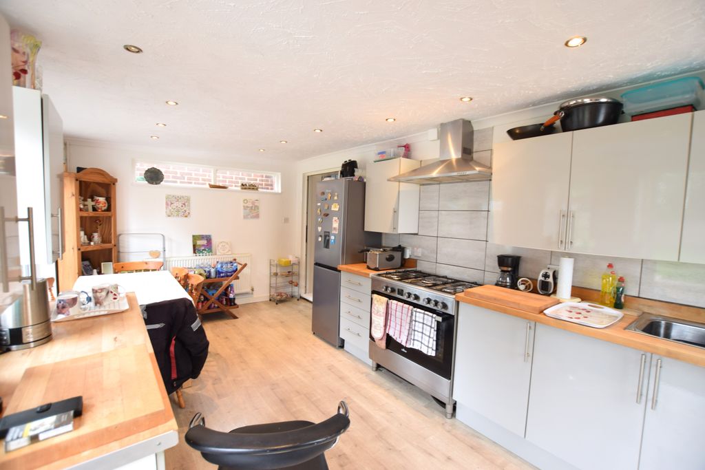 Property photo 3 of 19 Kitchen/Diner