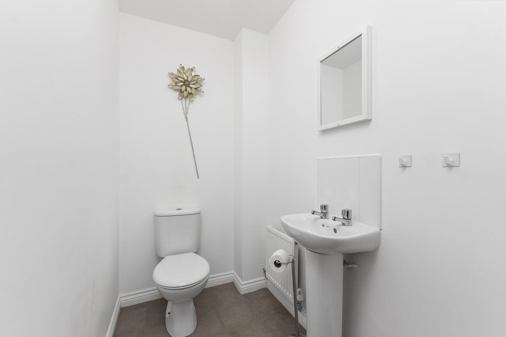 Property photo 3 of 11 12 Russell Place 12