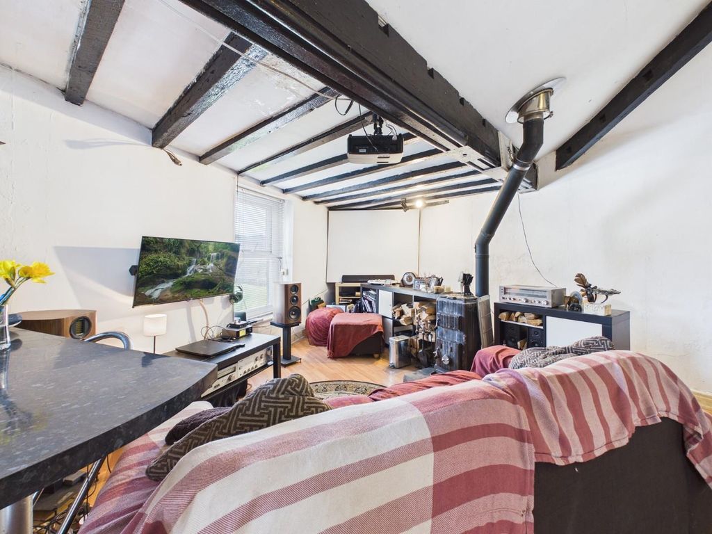 Property photo 3 of 10 Cam04899G0-Pr0300-Still002.Jpg