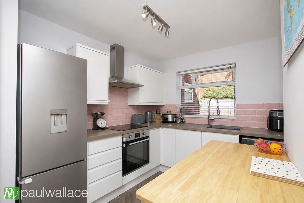 Property photo 3 of 14 Kitchen