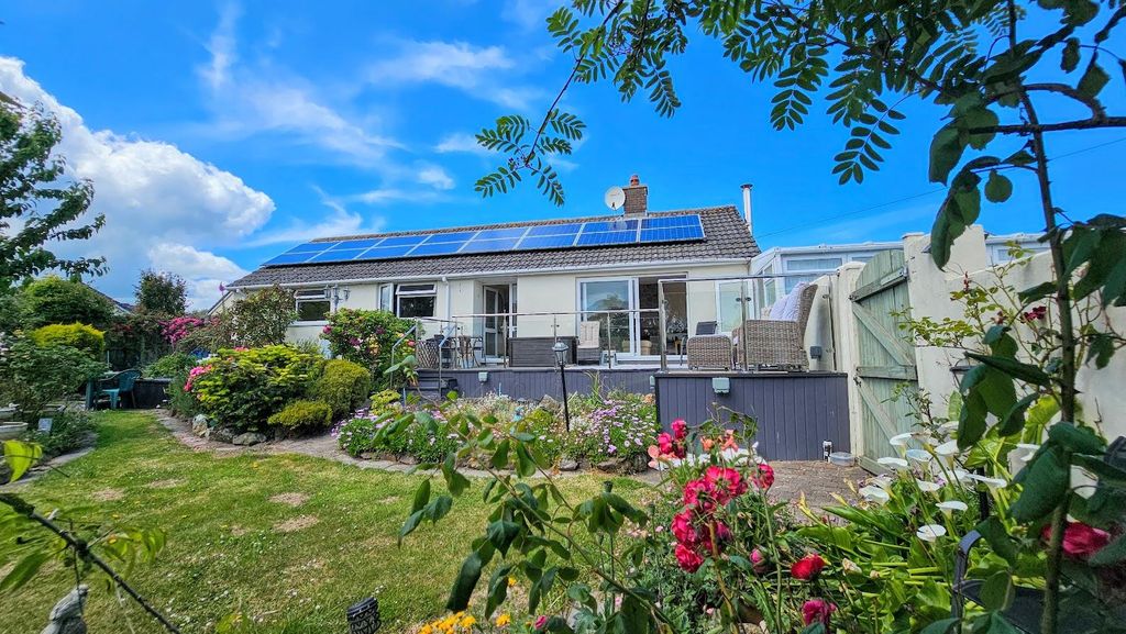 Property photo 1 of 21 Front Garden.Jpg