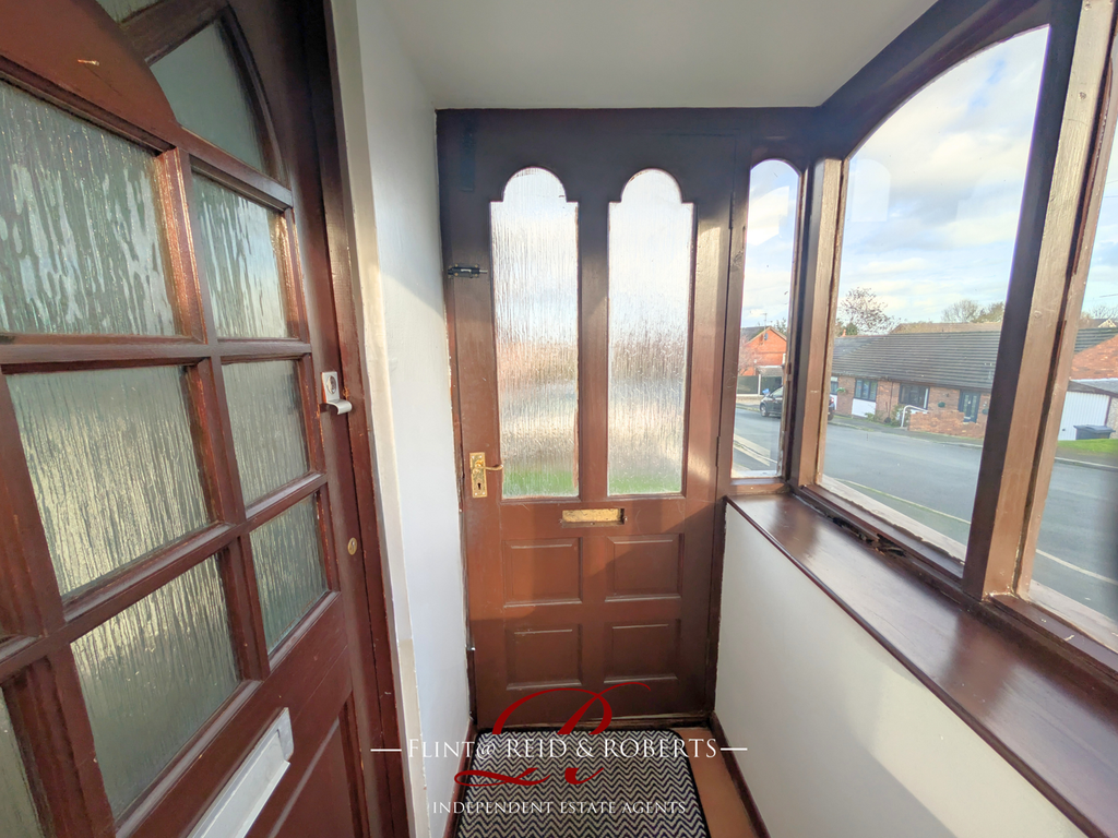 Property photo 2 of 16 Hallway