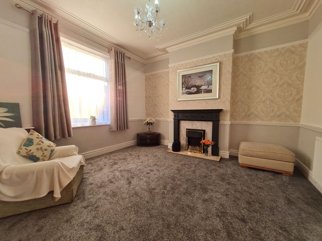 Property photo 1 of 16 Lounge