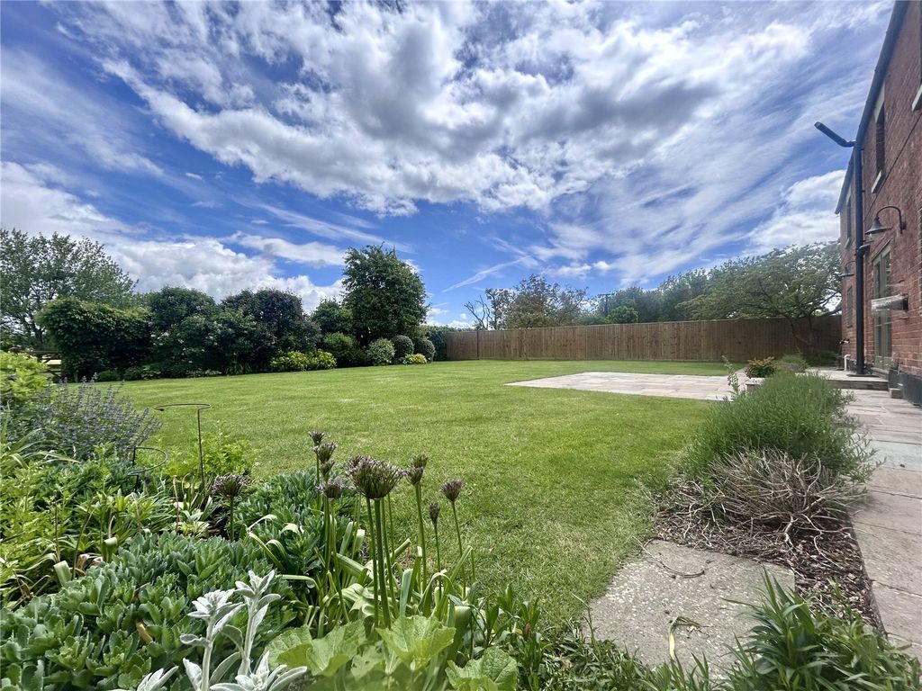 Property photo 2 of 27 Picture No. 34