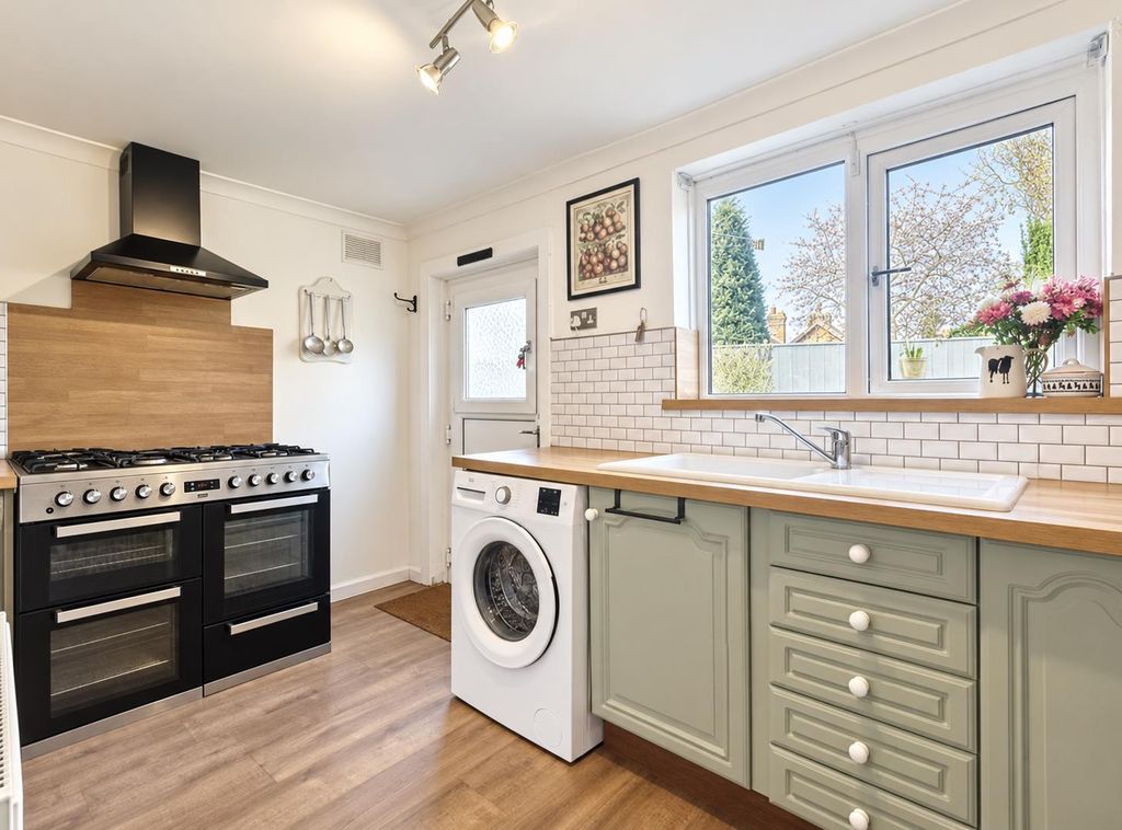 Property photo 2 of 15 Breakfast Kitchen