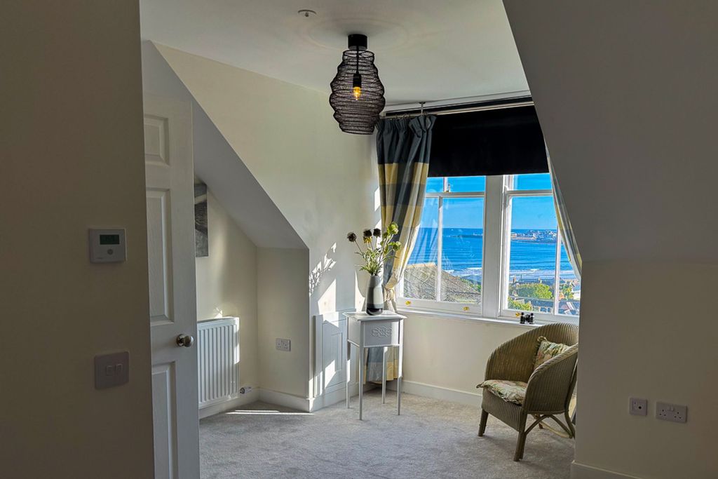 Property photo 3 of 20 Bedroom Sea View