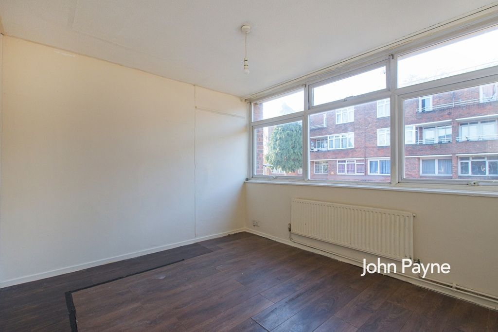 Property photo 3 of 10 Lounge