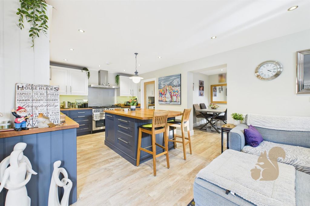 Property photo 2 of 21 Kitchen