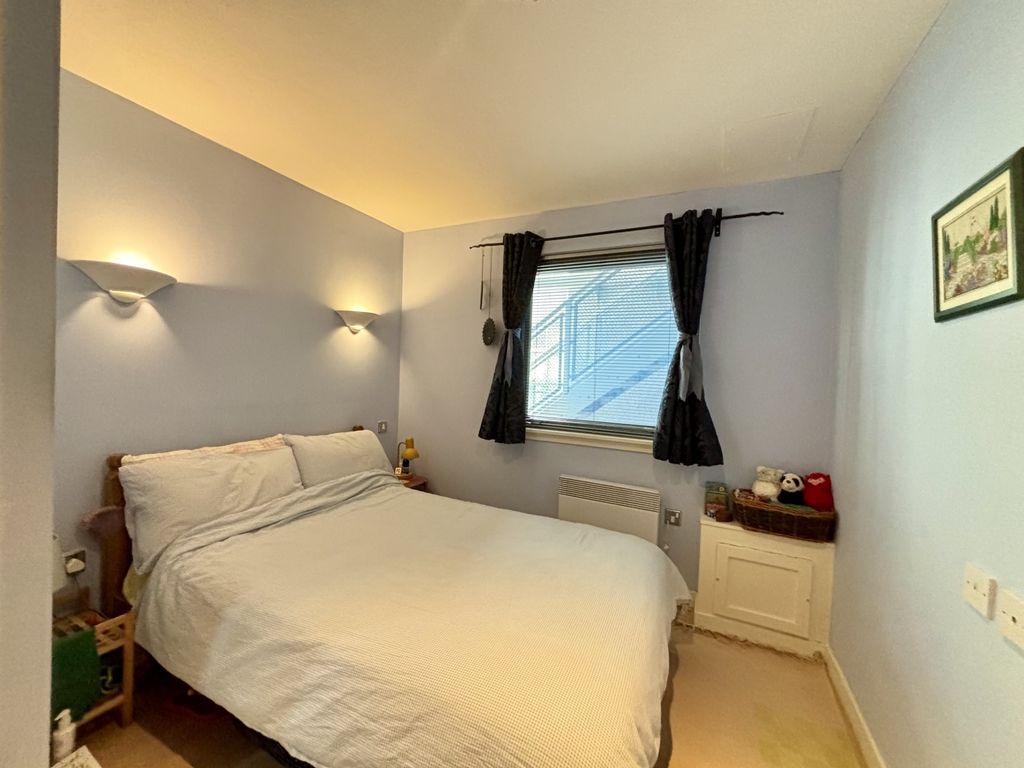 Property photo 3 of 16 Image00015