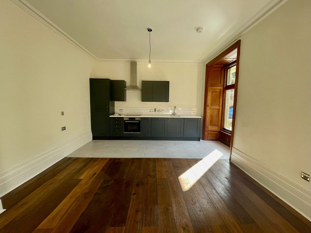 Property photo 3 of 9 Living Kitchen