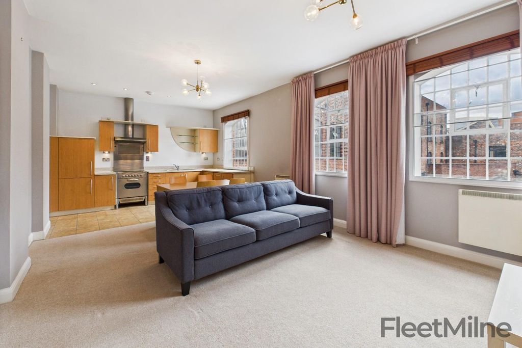 Property photo 1 of 17 Living/Dining Room