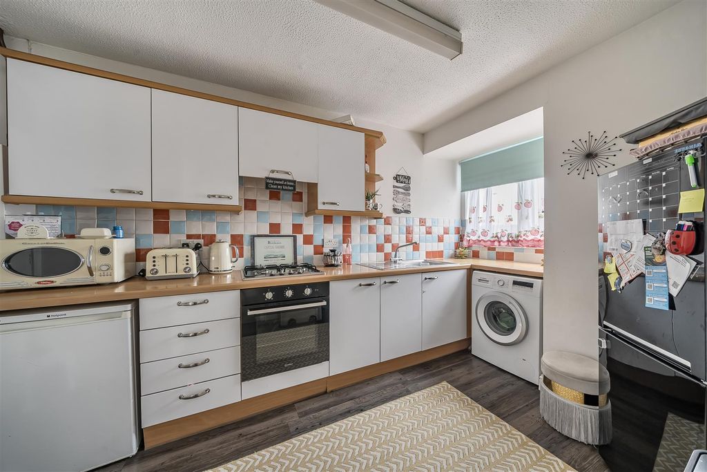 Property photo 3 of 13 Kitchen H.Jpg