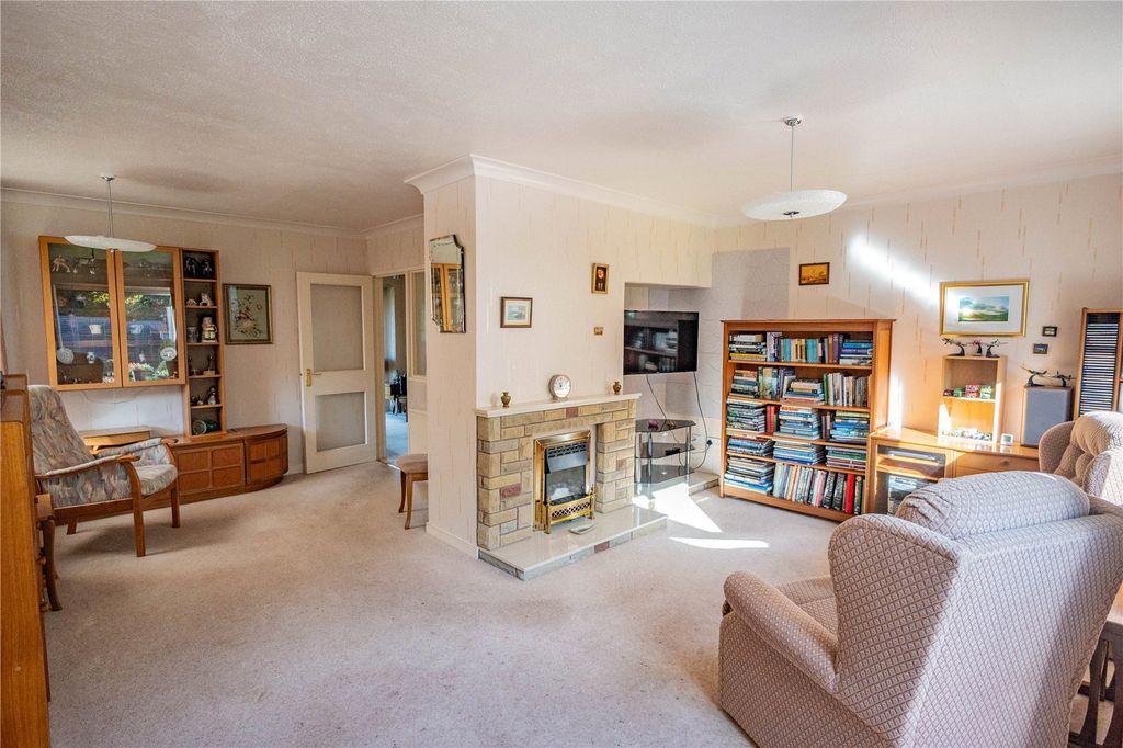 Property photo 2 of 27 Picture No. 24
