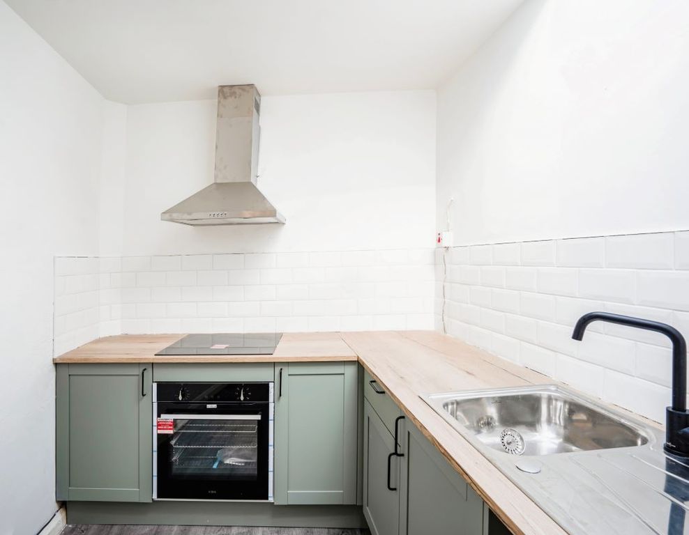 Property photo 3 of 6 Kitchen