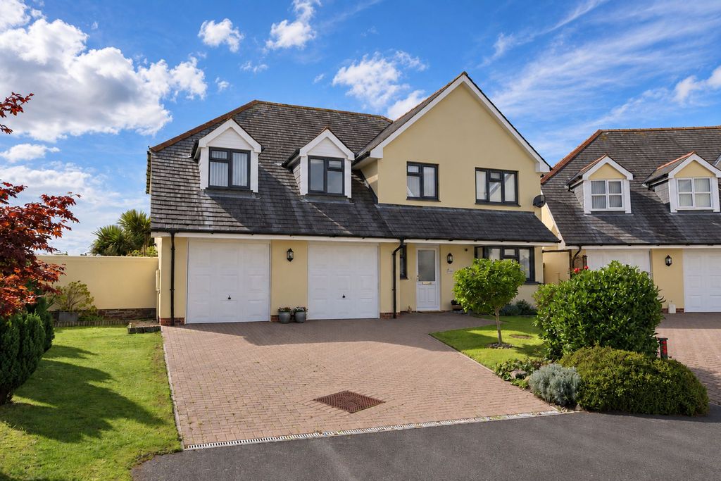 Property photo 1 of 32