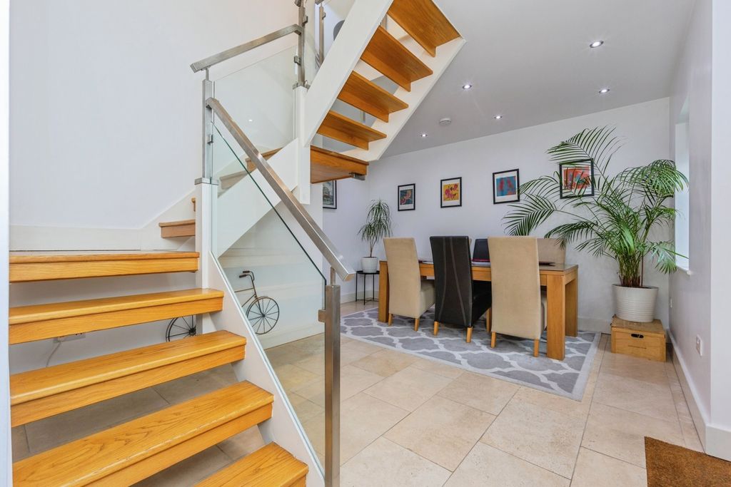 Property photo 2 of 25 Pbox-Img.Jpg