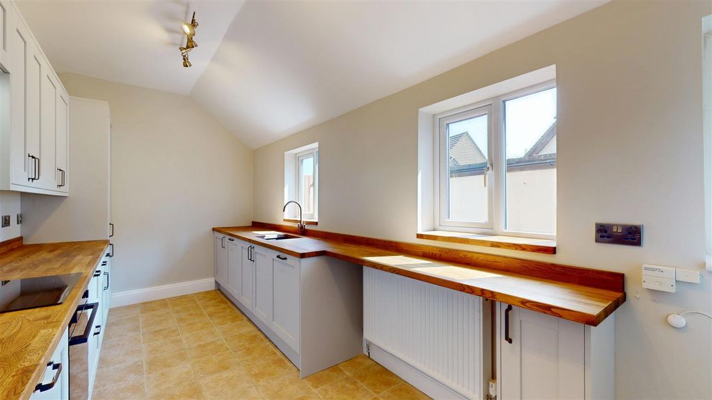 Property photo 3 of 11 4-Vine-Street-08082025_145242.Jpg
