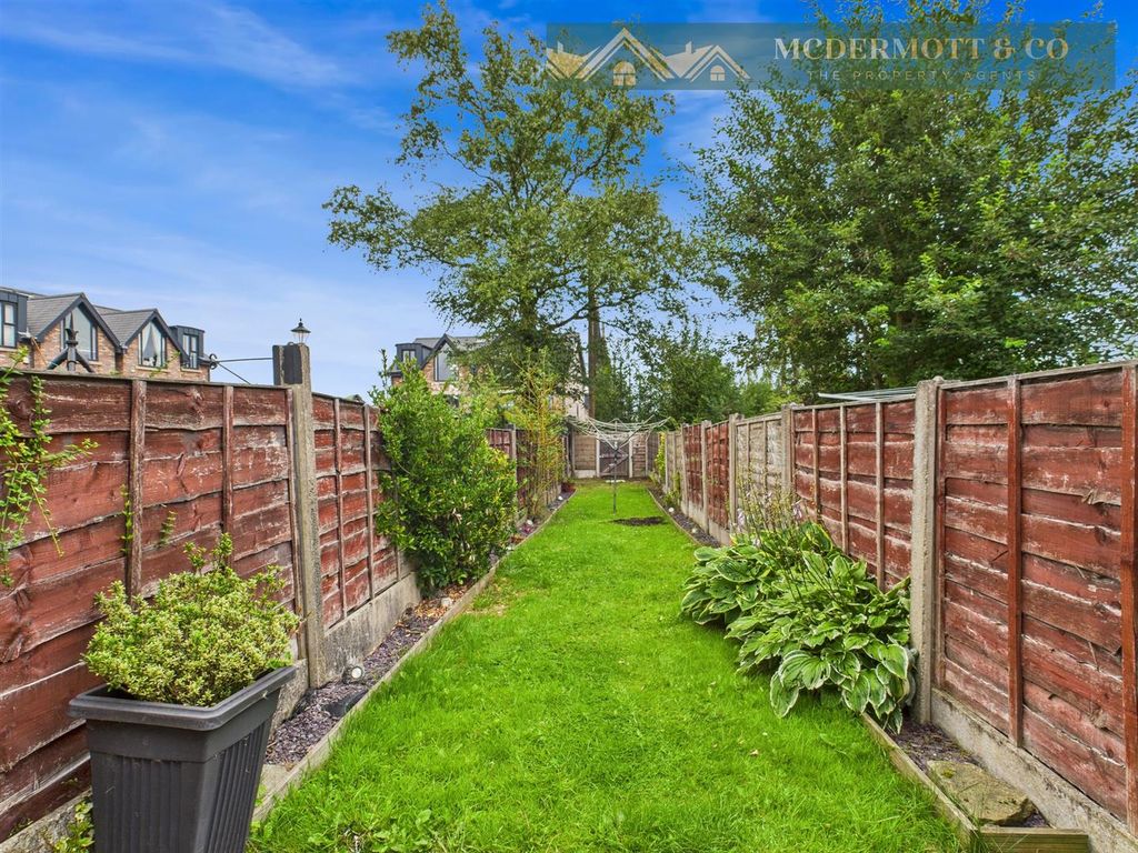 Property photo 2 of 11 Externally