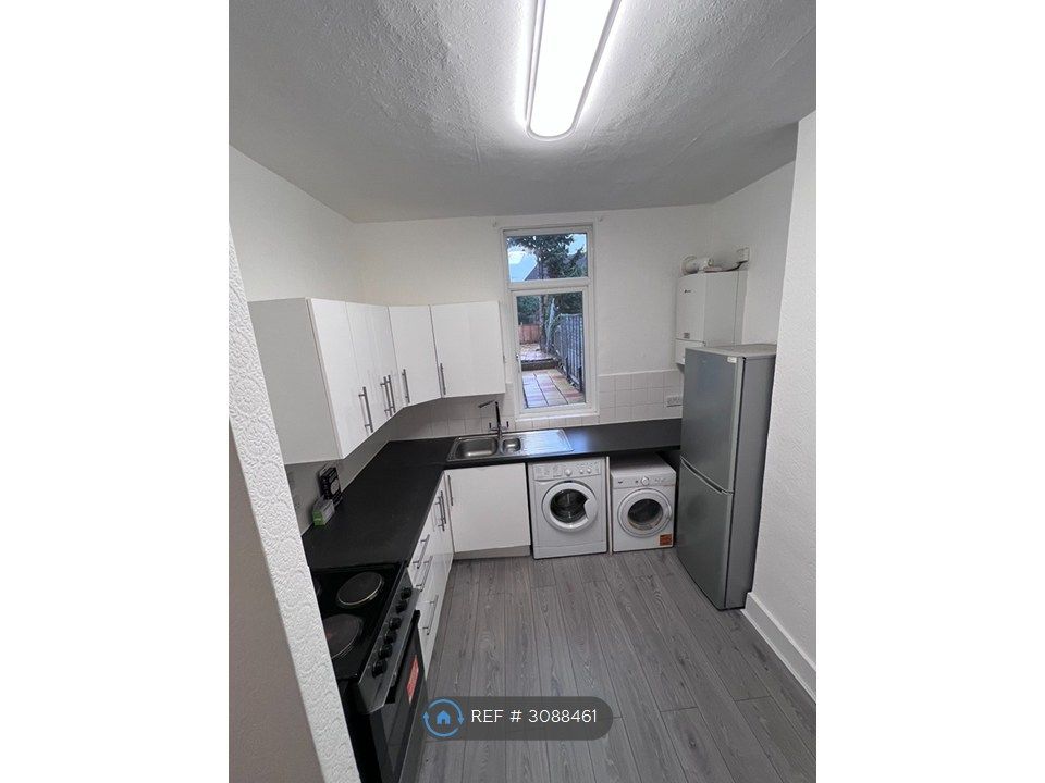 Property photo 3 of 16 Kitchen