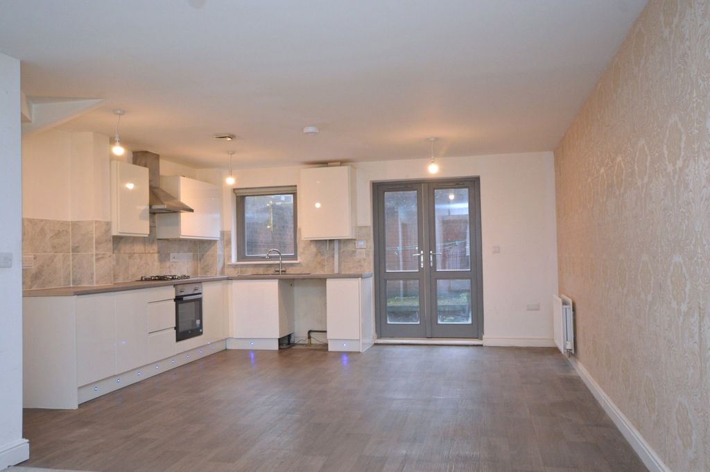 Property photo 2 of 13 Picture No. 32