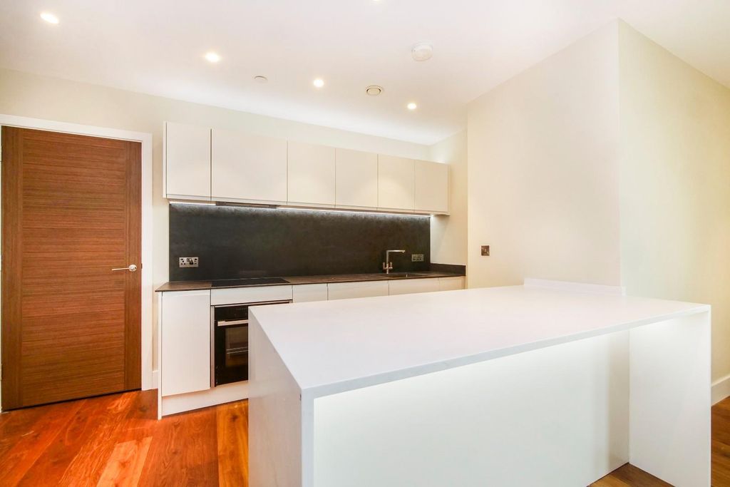 Property photo 3 of 14 Tlc_c0Ff300A-Fd77-4F81-Ad61-9Acd3B813724_A9839Ec.J