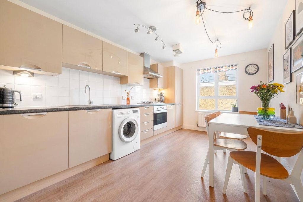 Property photo 2 of 10 Kitchen.Jpg