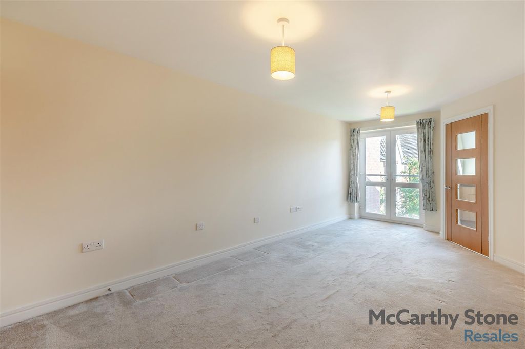 Property photo 3 of 18 8663125-Interior18.Jpg