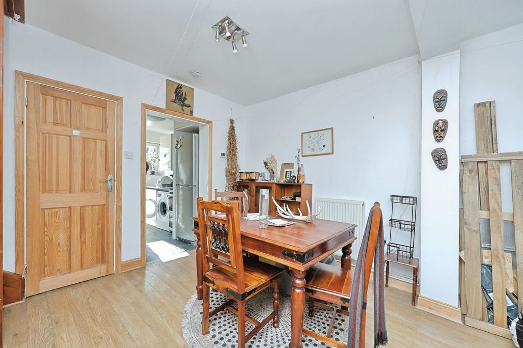 Property photo 3 of 10 Pbox-Img.Jpg