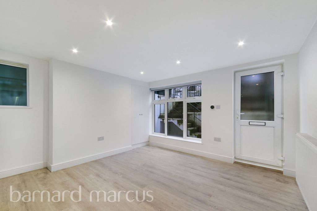 Property photo 2 of 8 Image